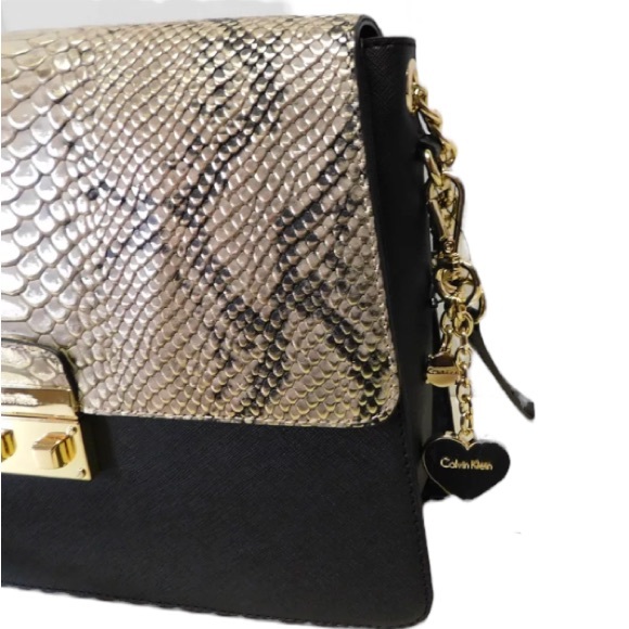 CALVIN KLEIN NWT Signature Snake Print Bag - Picture 3 of 11